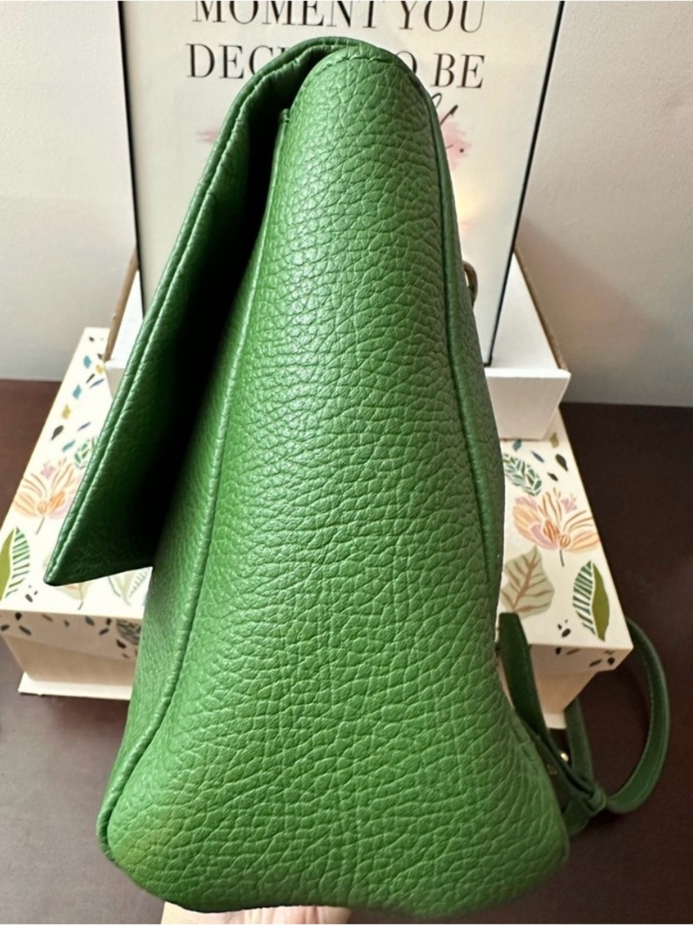 Authentic Versace Green Leather Shoulder Bag with Iconic Gold Medusa Emblem - Picture 3 of 10